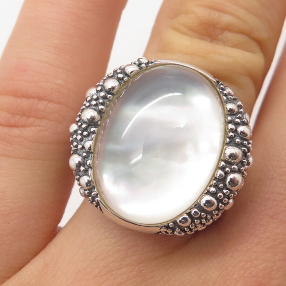 Elegant Michael Dawkins mother of Pearl, 925 silver ring size 7